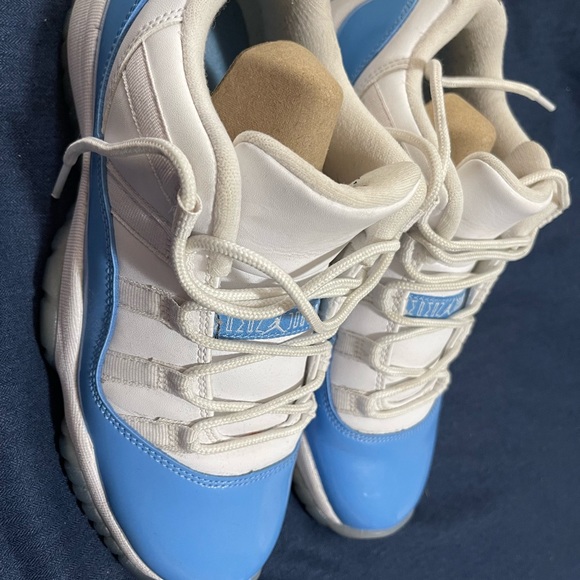 Nike Size 6.5YAir Jordan 11 XI Retro Low UNC Carolina Blue White - Picture 2 of 8